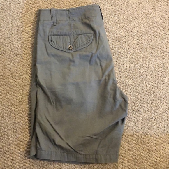 Gap, gray, crew shorts size 33 - Picture 2 of 2